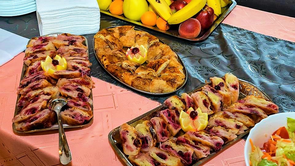 pita_sa_visnjama_i_jabukama_gostiljska_vrela